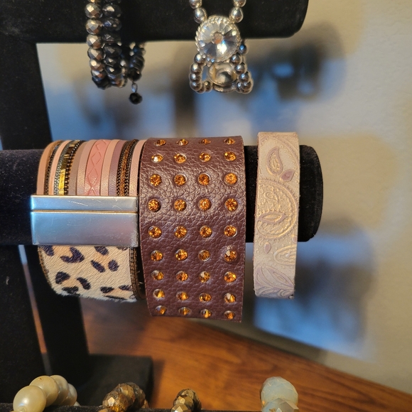 18 bracelets for one price - Picture 7 of 7